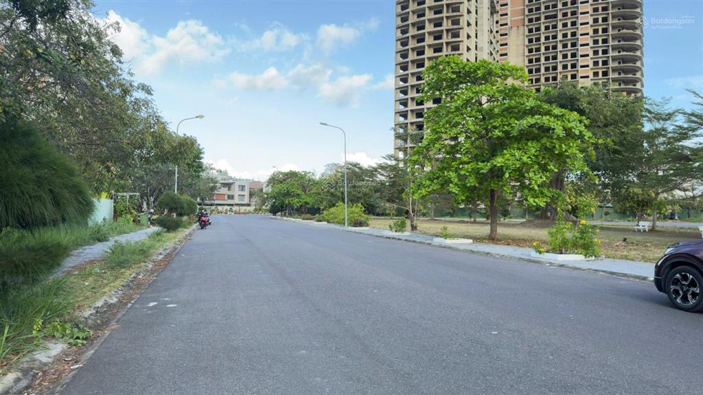 Cần bán đất dt 585m2 (ngang 18,3m)  giá 90 tr/m2. khu đô thị biển an viên, p. nam nha trang.
