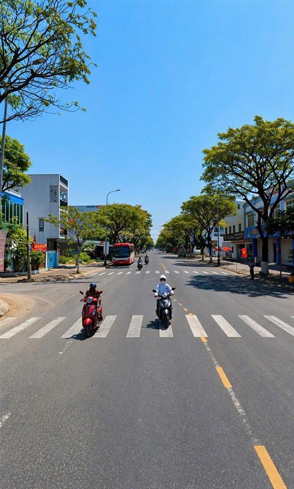 Bán đất xây ks, dt 240m2  giá 105tr/m2. đường kinh dương vương, liên chiểu, đà nẵng. gần biển.