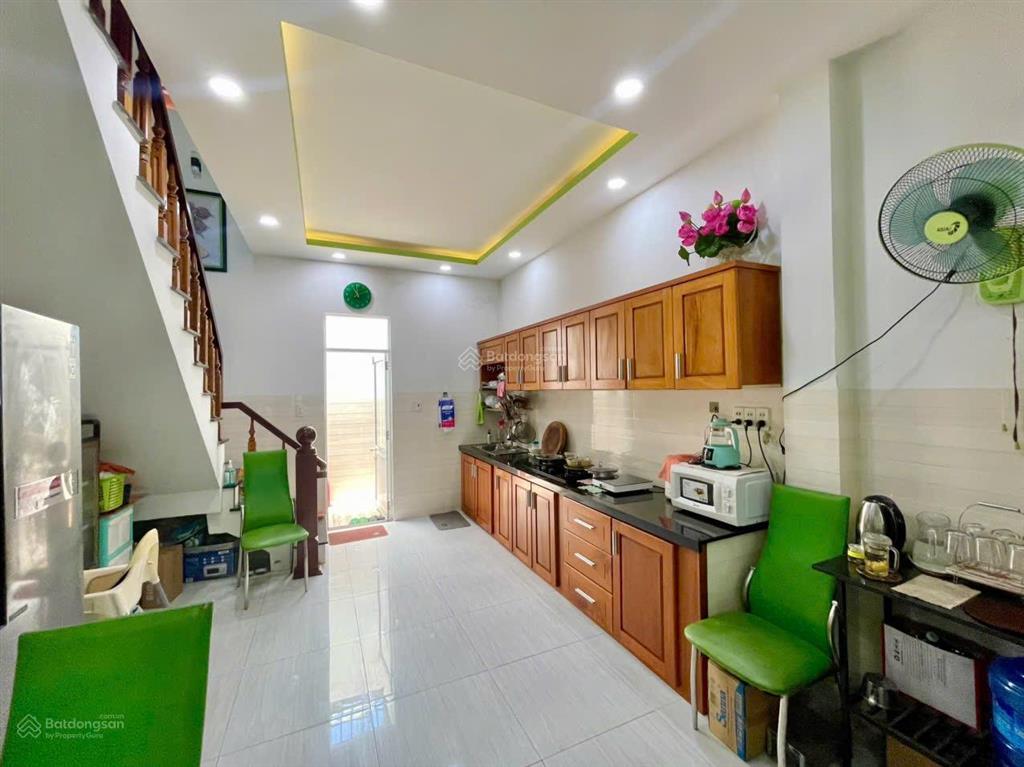 Bán nhà 2 tầng, dt 69,5m2  giá 3,8 tỷ. đường phú xương, vĩnh hải, bắc nha trang. gần chợ, gần biển