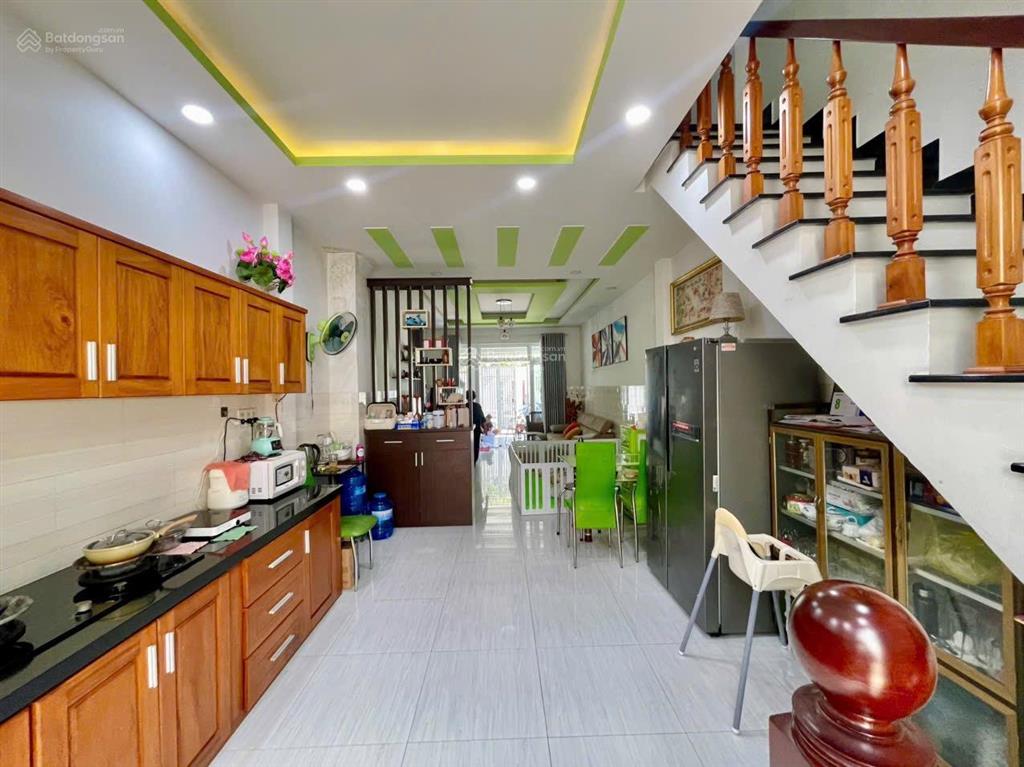 Bán nhà 2 tầng, dt 69,5m2  giá 3,8 tỷ. đường phú xương, vĩnh hải, bắc nha trang. gần chợ, gần biển