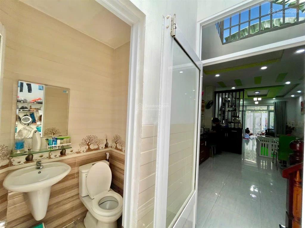 Bán nhà 2 tầng, dt 69,5m2  giá 3,8 tỷ. đường phú xương, vĩnh hải, bắc nha trang. gần chợ, gần biển
