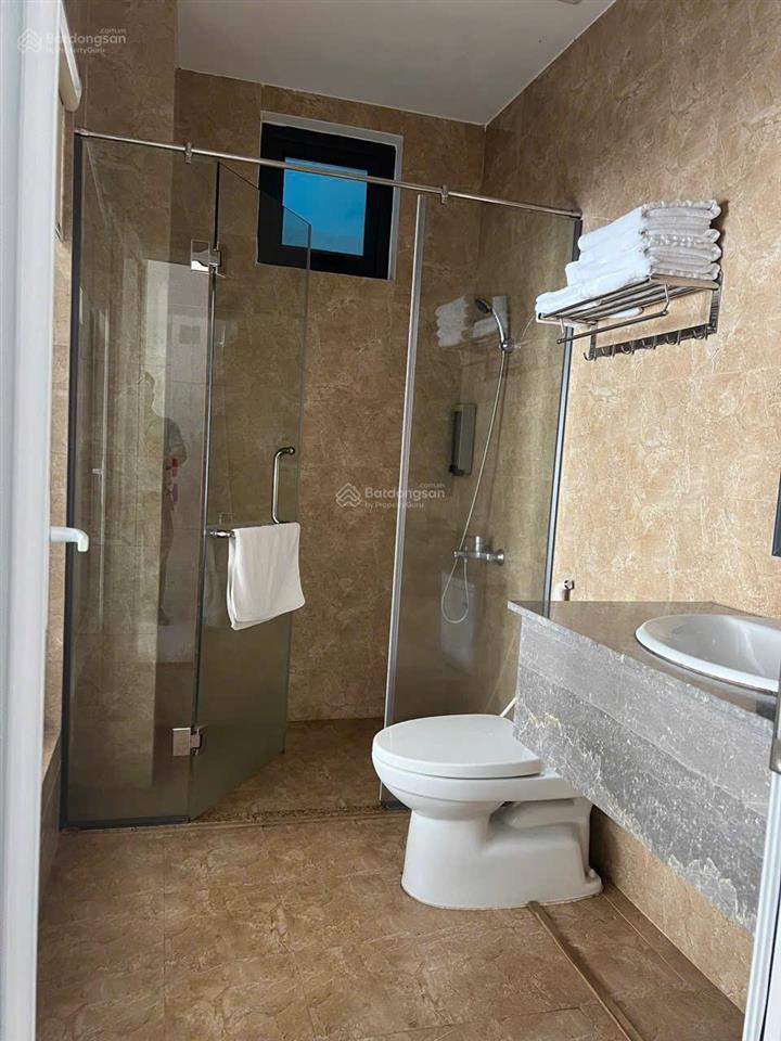 Bán khách sạn 16 tầng, có 66 phòng kd gần chợ đầm, nha trang. dòng tiền ổn định 600 tr/tháng.
