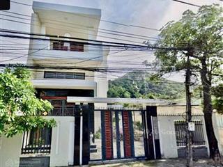 Cho thuê căn biệt thự 3 tầng. đường nguyễn khuyến, dt 306m² có 5pn, sân rộng. giá thuê 23tr/tháng.