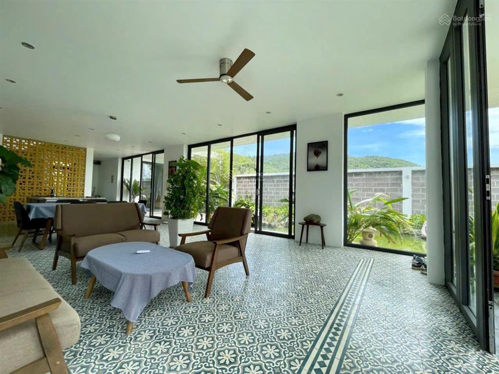 Bán biệt thự biển, đường huỳnh văn nghệ, bắc nha trang, bến du thuyền. dt 331,7m2  giá 58,5tr/m2