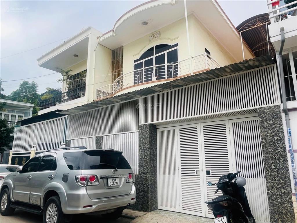 Bán nhà 2 tầng tại nha trang giá 3,9 tỷ, đường ngô đến, phường ngọc hiệp. dt 87,2m2 (8x10,72m)