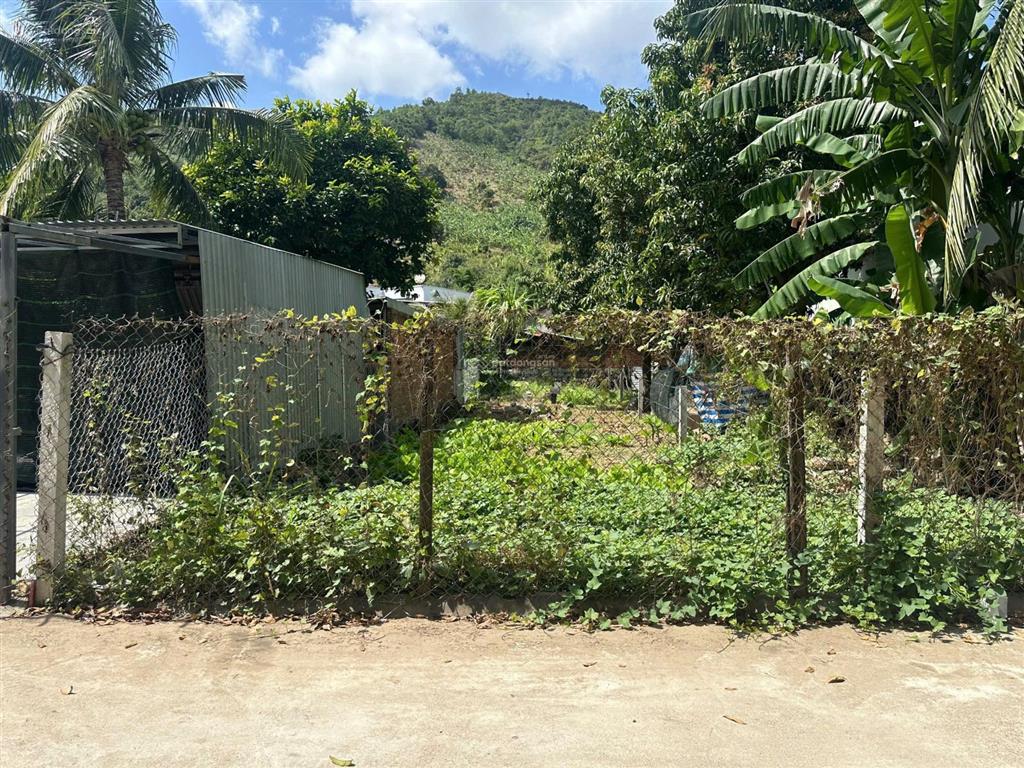 Bán đất đắc lộc, vĩnh phương, thành phố nha trang. dt 135m2 (5x 31m) hướng đông  giá 1,35 tỷ.