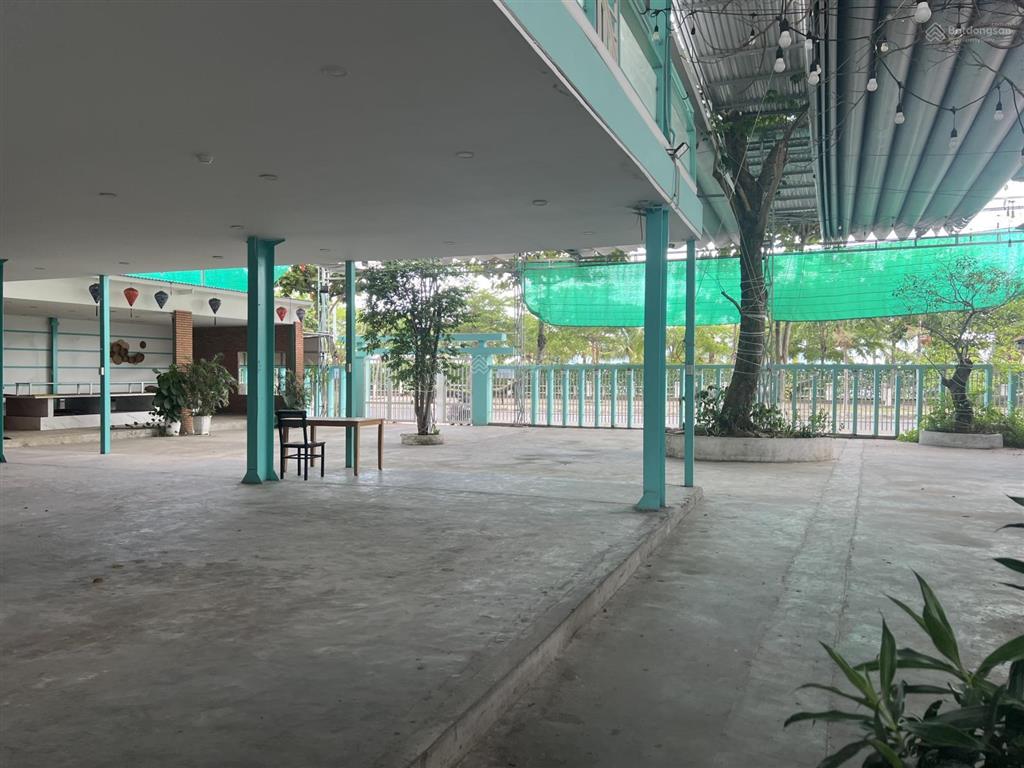 Cho thuê lại nhà hàng 2 tầng, dtsd 1300m2 mặt biển nha trang, đường nguyễn cơ thạch giá 35tr/tháng