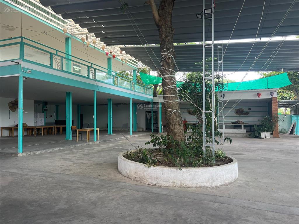 Cho thuê lại nhà hàng 2 tầng, dtsd 1300m2 mặt biển nha trang, đường nguyễn cơ thạch giá 35tr/tháng