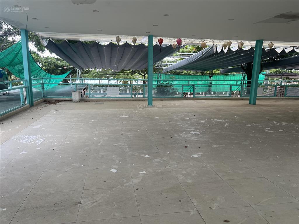 Cho thuê lại nhà hàng 2 tầng, dtsd 1300m2 mặt biển nha trang, đường nguyễn cơ thạch giá 35tr/tháng