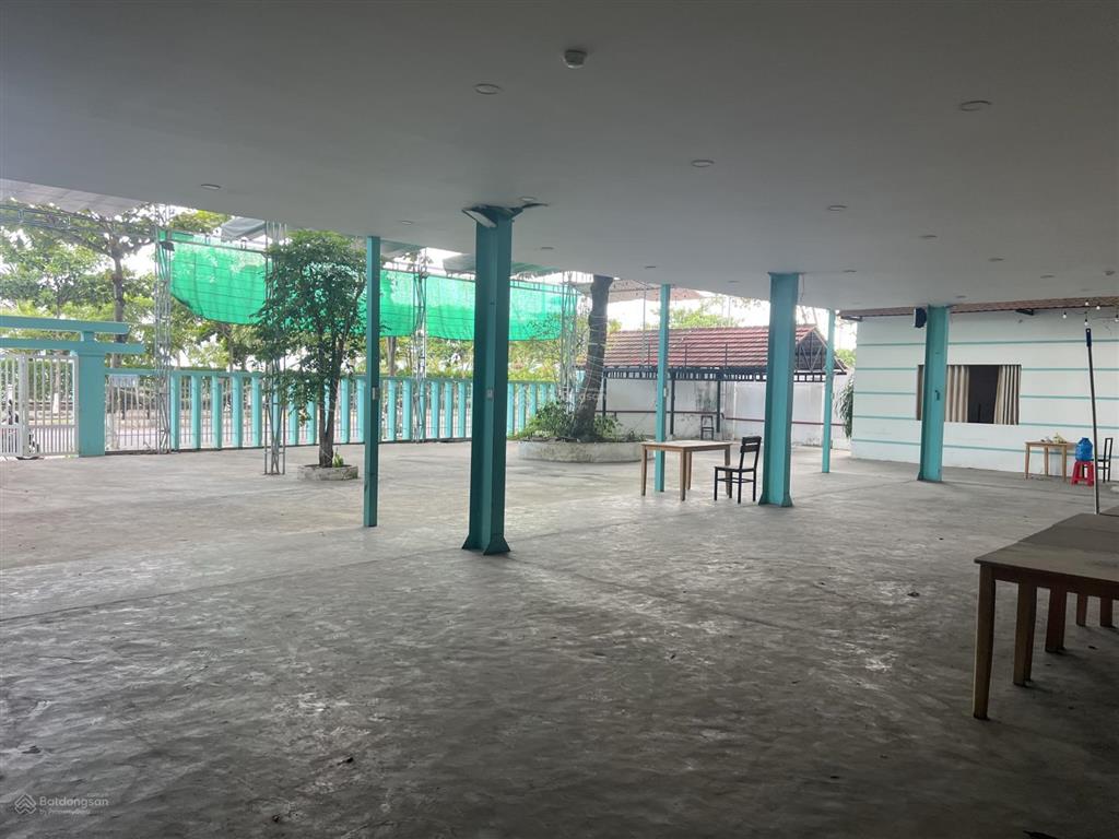 Cho thuê lại nhà hàng 2 tầng, dtsd 1300m2 mặt biển nha trang, đường nguyễn cơ thạch giá 35tr/tháng
