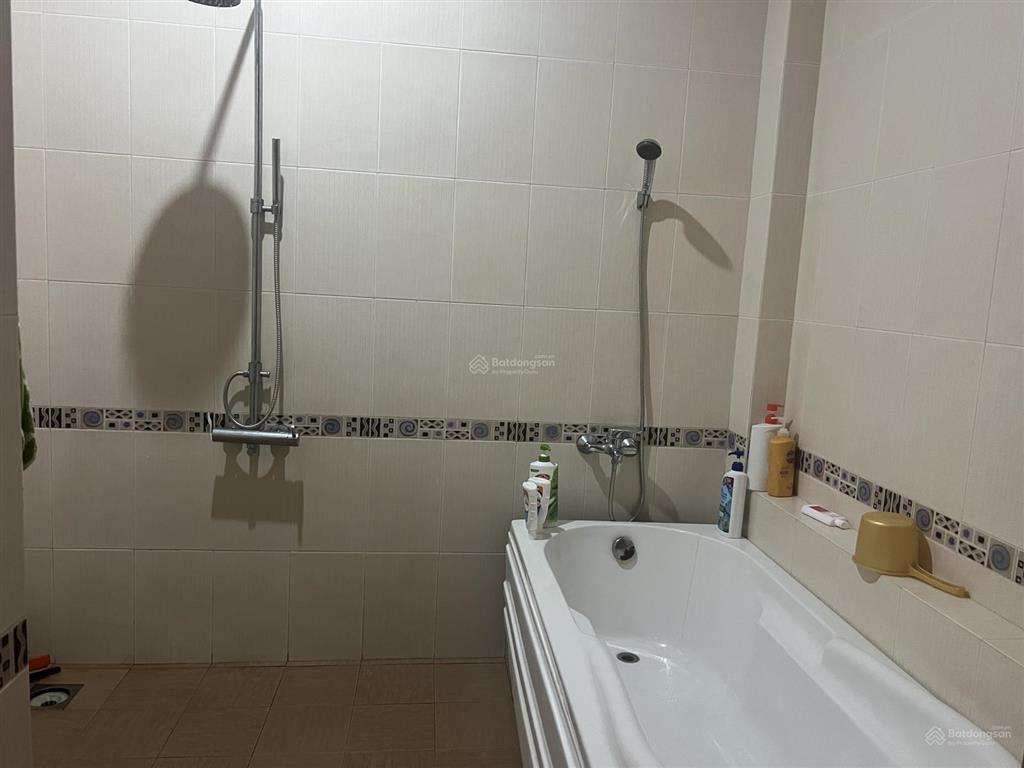 Bán nhà 4 tầng 104,8m2, tp nha trang  giá 17,9 tỷ. đường trần quý cáp, gần chợ đầm, siêu thị, tttm