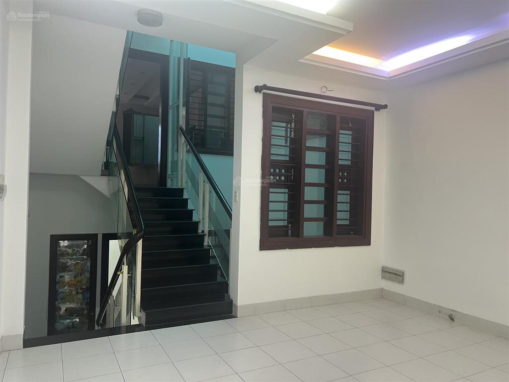Bán nhà 4 tầng 104,8m2, tp nha trang  giá 17,9 tỷ. đường trần quý cáp, gần chợ đầm, siêu thị, tttm