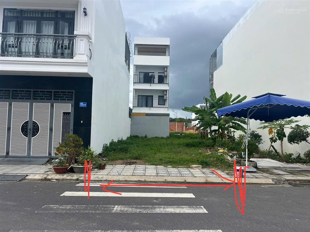 Bán đất khu đt nam vĩnh hải, nha trang 100m2 giá 3,75 tỷ. đất đẹp giá rẻ bao phí ép cọc. hướng nam