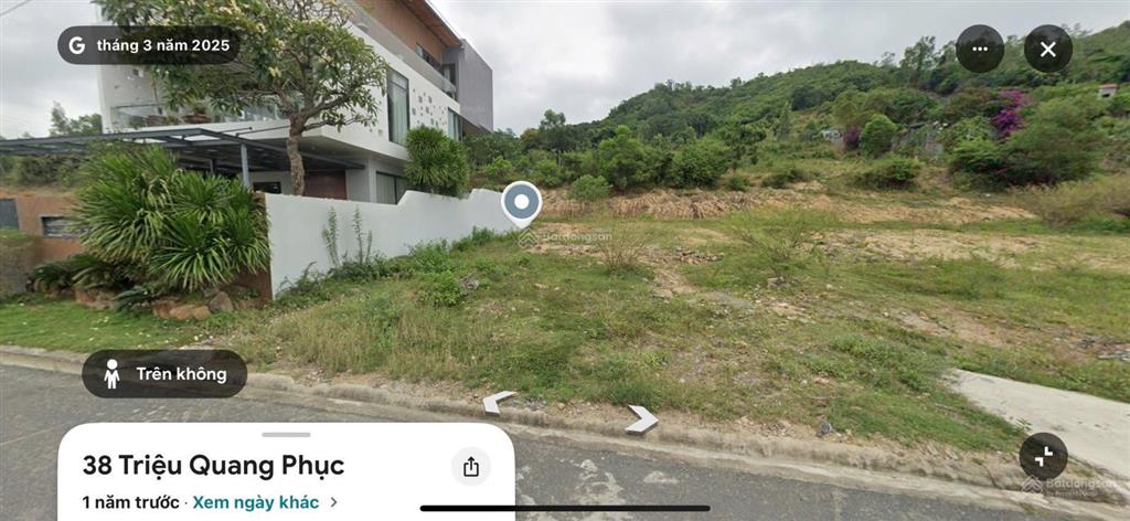 Bán đất biệt thự 300m2  giá 50tr/m2  đường triệu quang phục, bắc nha trang. gần bến du thuyền