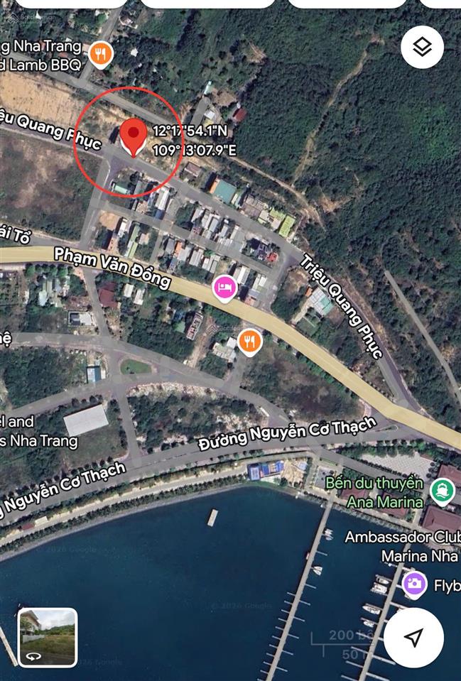 Bán đất biệt thự 300m2  giá 50tr/m2  đường triệu quang phục, bắc nha trang. gần bến du thuyền