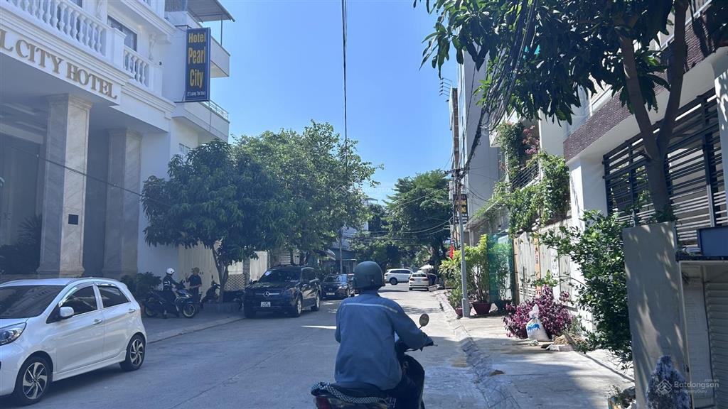 Đây là lô lớn hiếm tại khu vực, dễ khai thác, có dòng tiền sẵn, lại đất dân