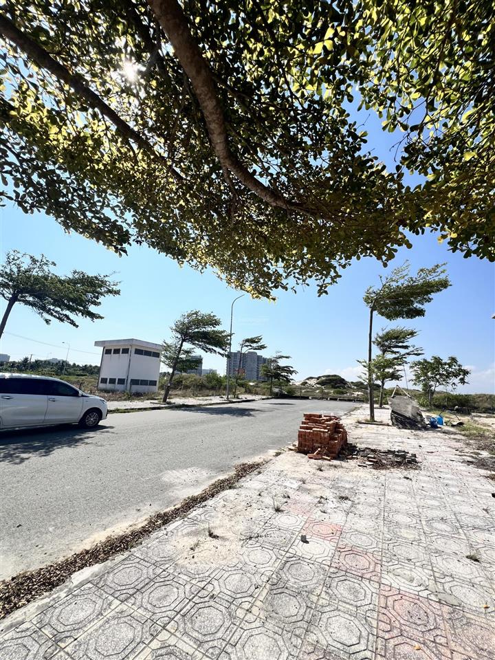 Biệt thự đẹp xuất sắc tại mhdi cam ranh, 34 triệu / m2, 300m2, 4pn, 2wc  0909 607 ***