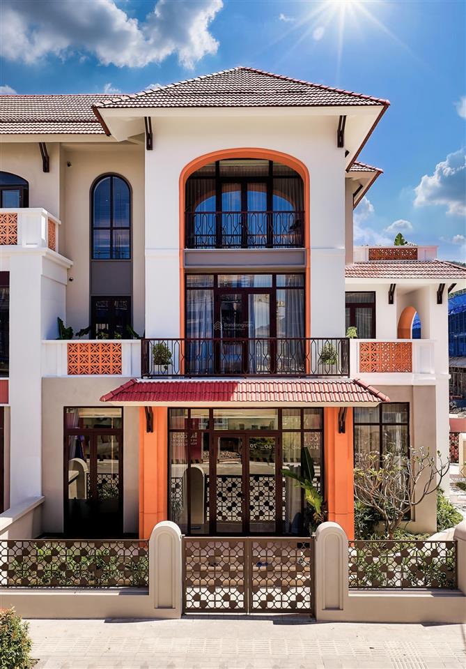 Biệt thự song lập charmora city 200m2 giá chỉ 20 tỷ/căn.  0943 200 ***