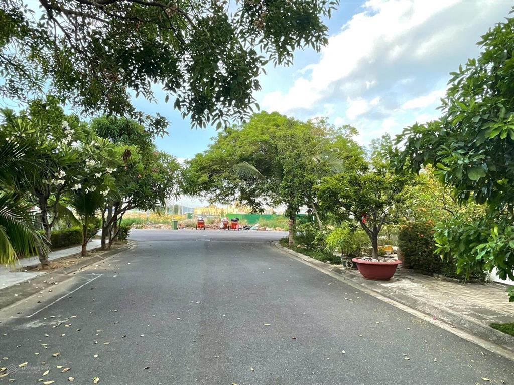 Bán lô góc 2 mặt tiền biệt thự kđt biển an viên  nha trang, gần sát bên vinpearl bay nha trang
