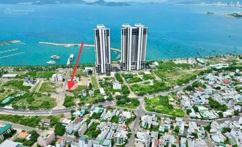 Bán đất tặng nhà view biển bến du thuyền 5* nha trang  gần bãi tắm  pháp lý sổ hồng cá nhân
