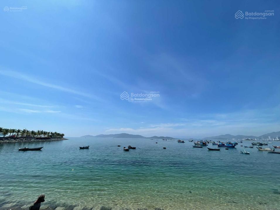 Bán đất tặng nhà view biển bến du thuyền 5* nha trang  gần bãi tắm  pháp lý sổ hồng cá nhân