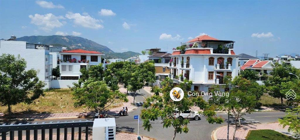 Bán lô 90m2 (ngang 5m) mặt tiền xây full đất đường 3b  kđt hà quang 2