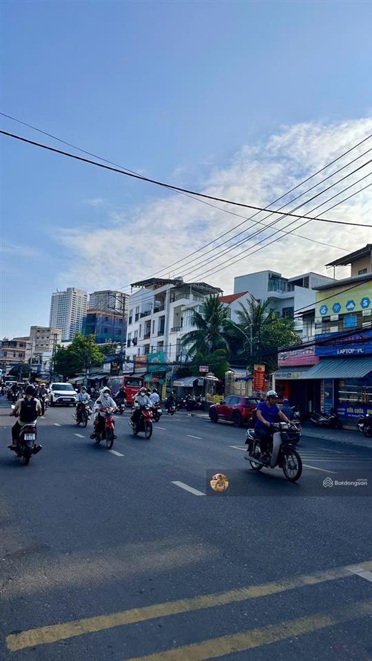 Chính chủ nhờ bán nhà 3 tầng mặt tiền 7,5m đường 2/4 dòng tiền 35 triệu/tháng. 123.5m2