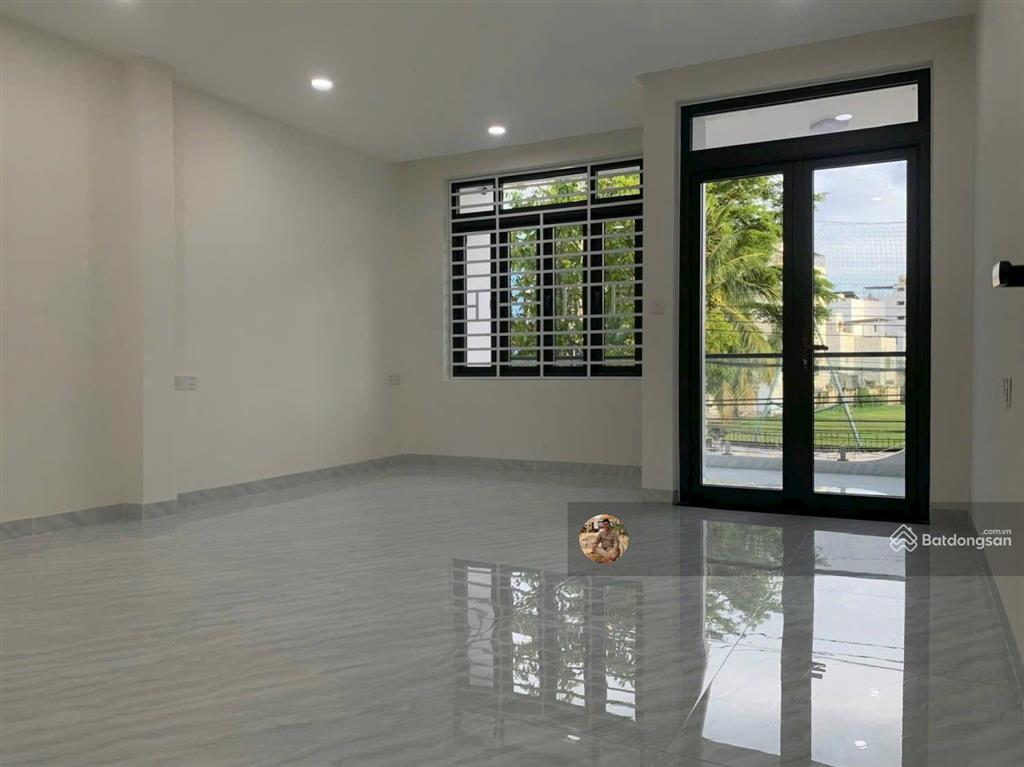 Hot. chính chủ nhờ bán nhà 2.5 tầng mặt tiền đường điện biên phủ. 74 m², ngang 5m, giá chỉ 11.8 tỷ