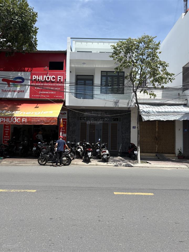 Hot. chính chủ nhờ bán nhà 2.5 tầng mặt tiền đường điện biên phủ. 74 m², ngang 5m, giá chỉ 11.8 tỷ
