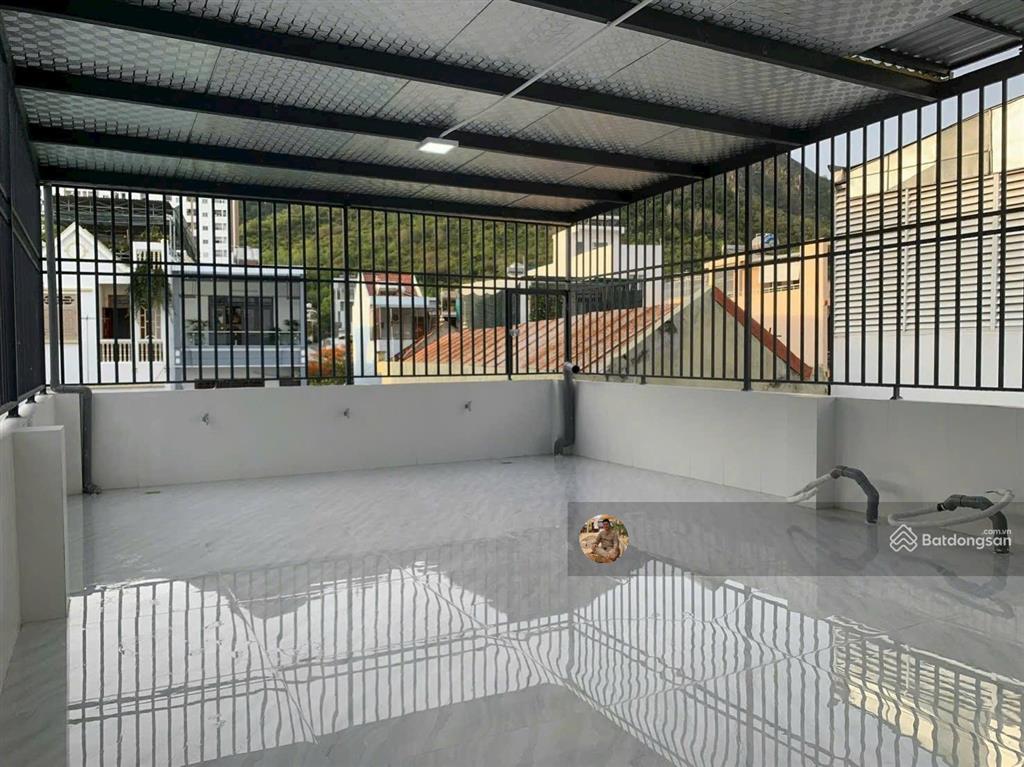 Hot. chính chủ nhờ bán nhà 2.5 tầng mặt tiền đường điện biên phủ. 74 m², ngang 5m, giá chỉ 11.8 tỷ