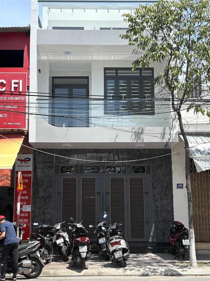Hot. chính chủ nhờ bán nhà 2.5 tầng mặt tiền đường điện biên phủ. 74 m², ngang 5m, giá chỉ 11.8 tỷ