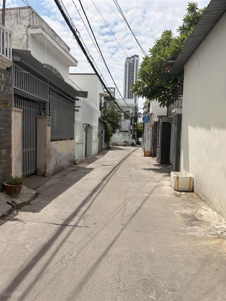 Chính chủ gửi bán nhà đường nguyễn biểu. dt 73m, ngang 6,2m, cách biển hòn chồng. giá chỉ 6 tỷ