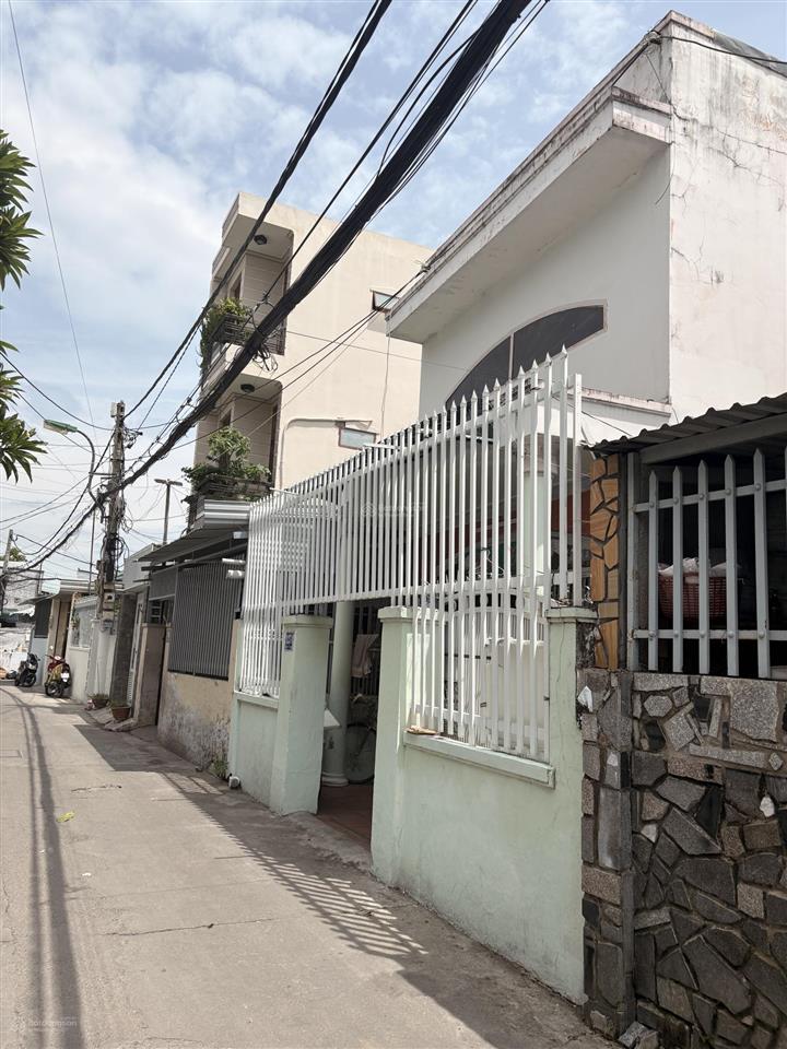 Chính chủ gửi bán nhà đường nguyễn biểu. dt 73m, ngang 6,2m, cách biển hòn chồng. giá chỉ 6 tỷ