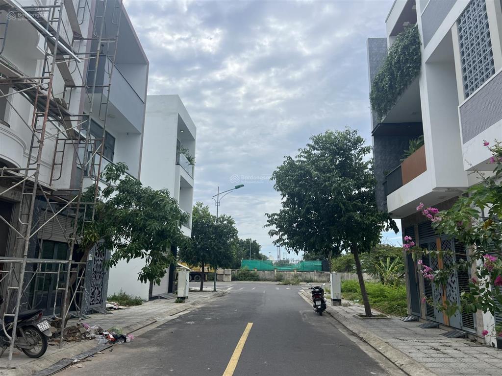 Chính chủ nhờ bán lô đất nam vĩnh hải. lk11, dt 110m2 giá siêu đầu tư 35 triệu/m2