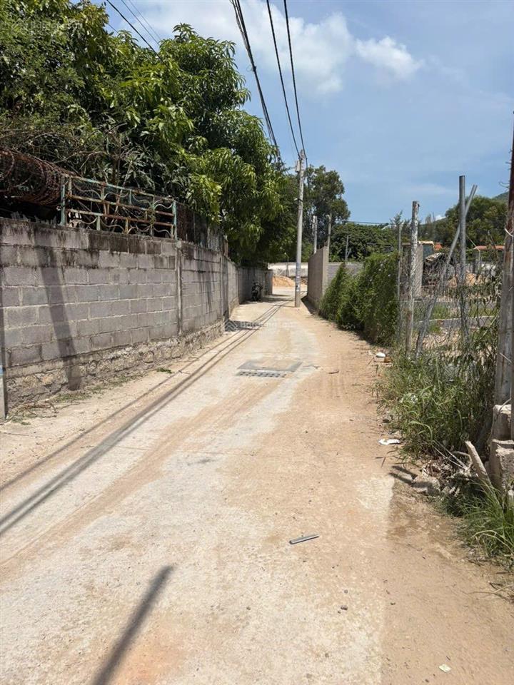 Chính chủ gửi bán đất hẻm phước huệ, sát đường 2/4, p vĩnh hải. 86m2, ngang 4m, giá chỉ 32 triệu