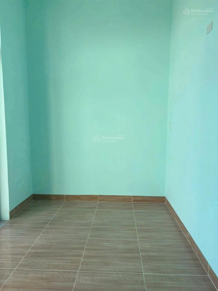 Cho thuê nhà mới tinh. 2 tầng 1 tum hẻm hoà trung vĩnh hoà. 4 phòng ngủ, 3 wc. giá 10 triệu/th