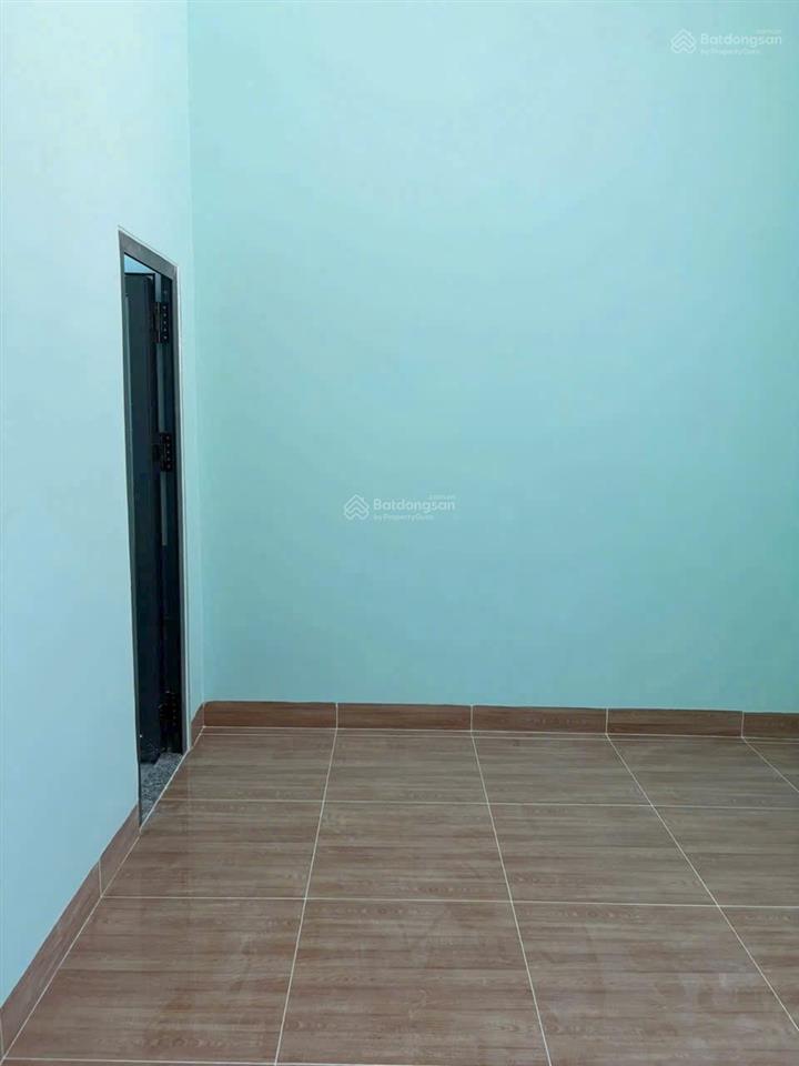 Cho thuê nhà mới tinh. 2 tầng 1 tum hẻm hoà trung vĩnh hoà. 4 phòng ngủ, 3 wc. giá 10 triệu/th