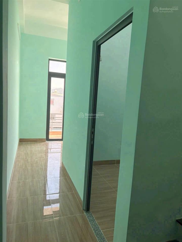 Cho thuê nhà mới tinh. 2 tầng 1 tum hẻm hoà trung vĩnh hoà. 4 phòng ngủ, 3 wc. giá 10 triệu/th