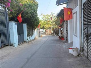 Cho thuê nhà mới tinh. 2 tầng 1 tum hẻm hoà trung vĩnh hoà. 4 phòng ngủ, 3 wc. giá 10 triệu/th