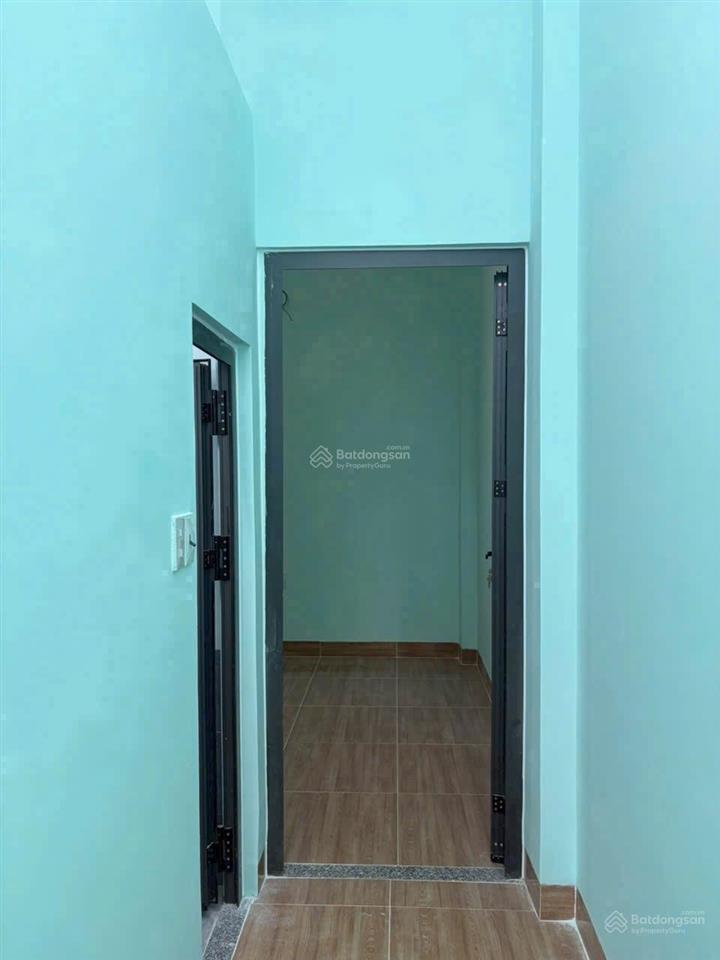 Cho thuê nhà mới tinh. 2 tầng 1 tum hẻm hoà trung vĩnh hoà. 4 phòng ngủ, 3 wc. giá 10 triệu/th