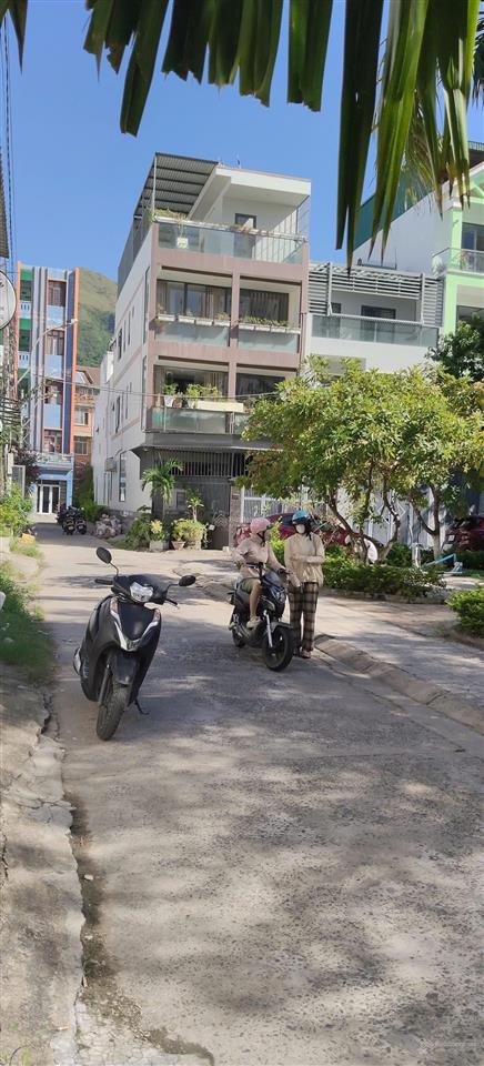 Chính chủ gửi bán lô đất 108,7m2 ngang 5m  khu bắc vĩnh hải  nha trang. giá 5.76 tỷ