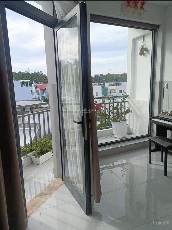 Nhà đẹp trung tâm  vừa ở vừa kinh doanh  đường lớn 16m