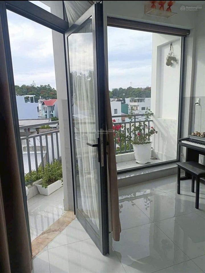 Nhà đẹp trung tâm  vừa ở vừa kinh doanh  đường lớn 16m
