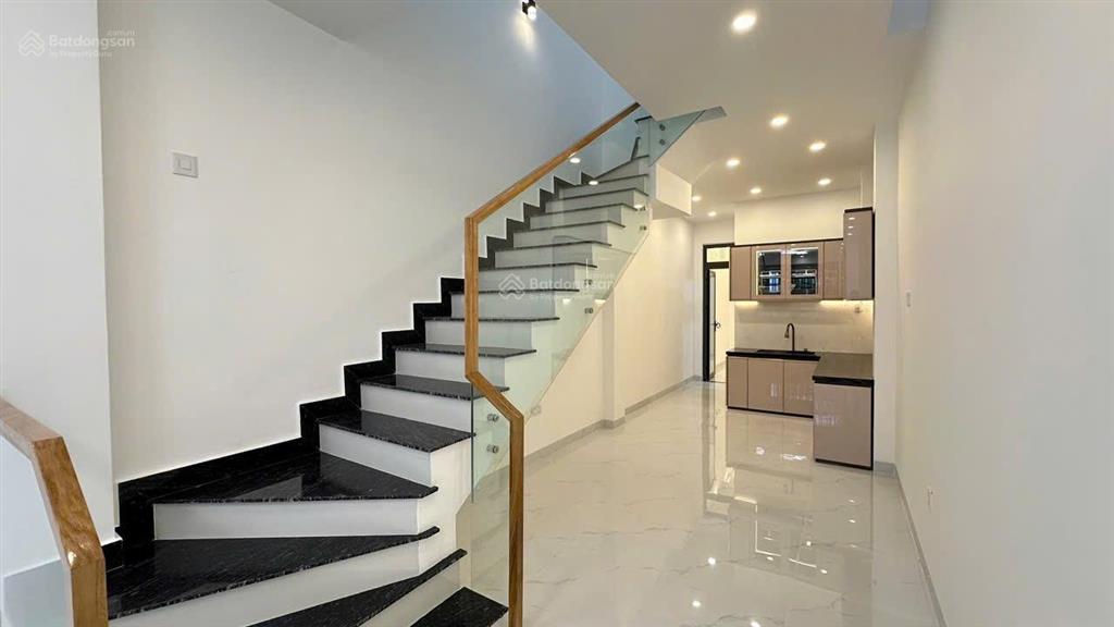 Tìm đâu ra căn nhà 3 tầng mới toanh cận kề vĩnh điềm trung mà giá dưới 4 tỷ?