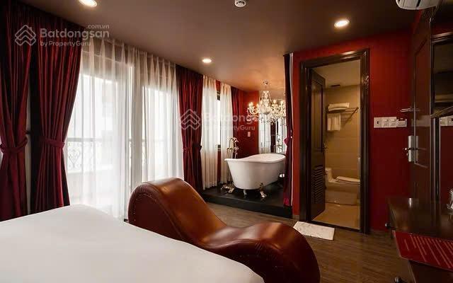 Chủ gửi bán gấp khách sạn 7 tầng trung tâm phố biển nha trang  dòng tiền ổn định