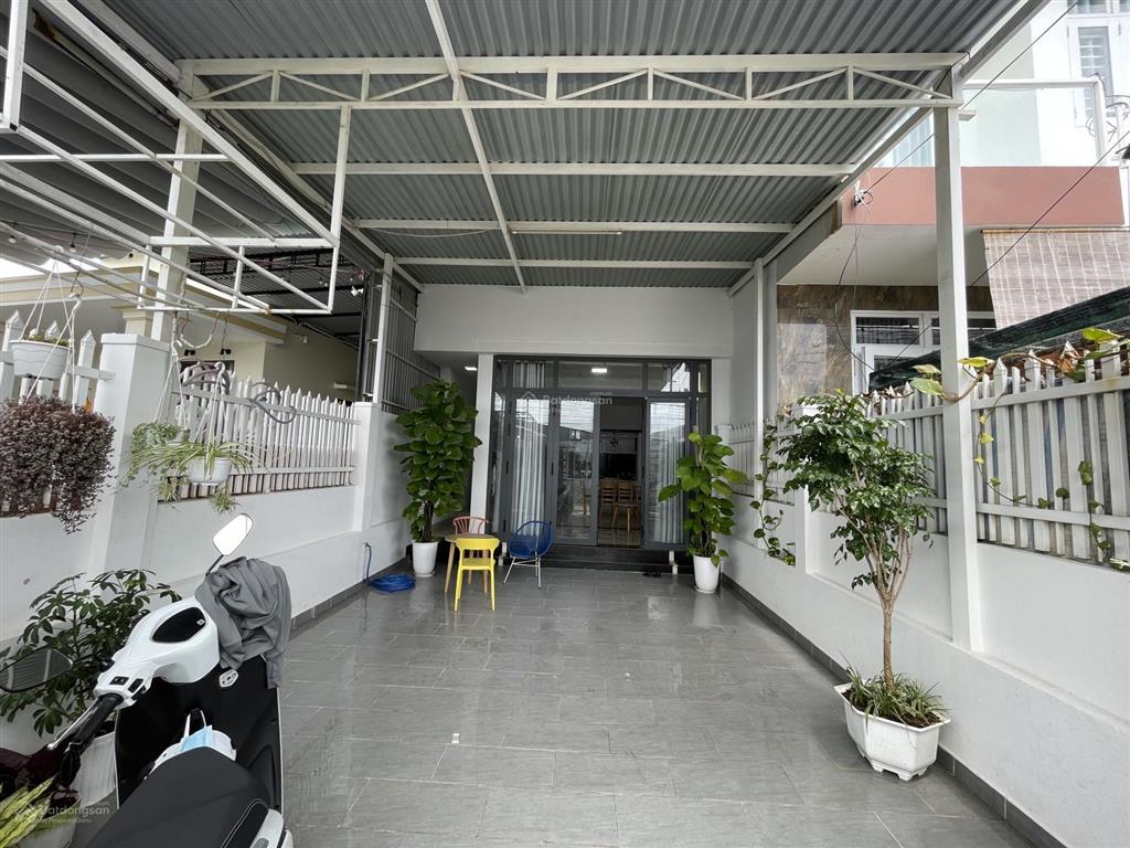 Bán nhà mới full nội thất mặt tiền xóm cốm 141,7m2 giá chỉ 3.368 tỷ cách đường 23/10 100m