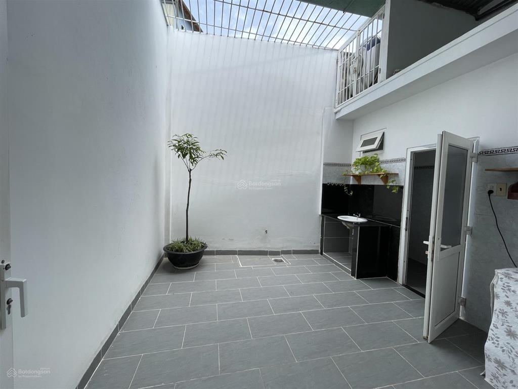 Bán nhà mới full nội thất mặt tiền xóm cốm 141,7m2 giá chỉ 3.368 tỷ cách đường 23/10 100m