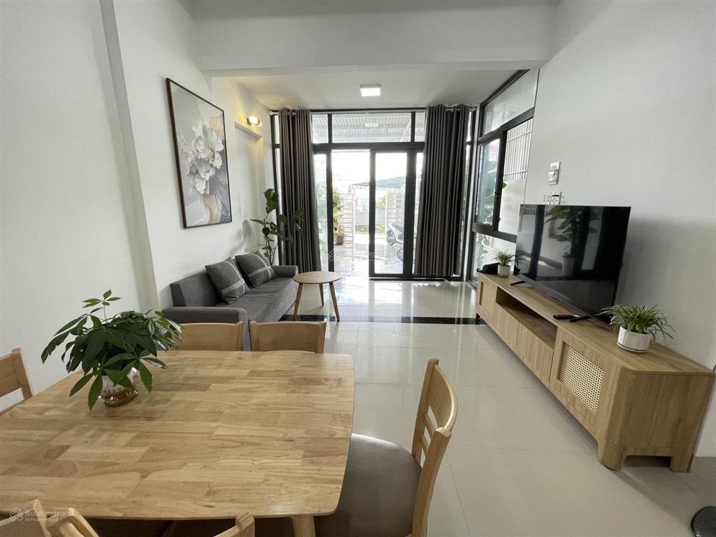 Bán nhà mới full nội thất mặt tiền xóm cốm 141,7m2 giá chỉ 3.368 tỷ cách đường 23/10 100m