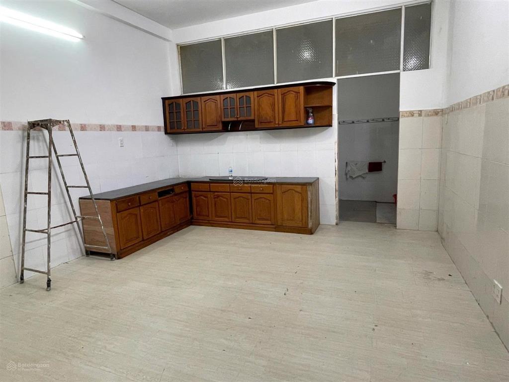 Cho thuê nhà 4 tầng mặt tiền lê đại hành  giá 30 triệu/tháng