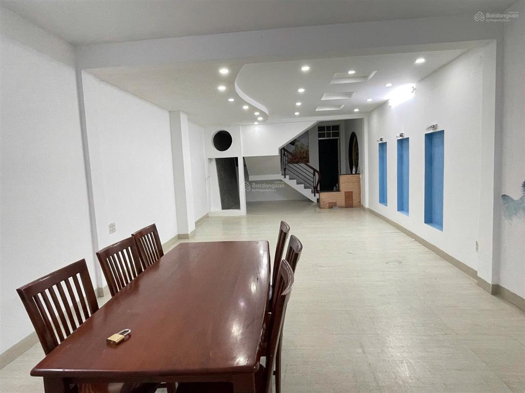 Cho thuê nhà 4 tầng mặt tiền lê đại hành  giá 30 triệu/tháng